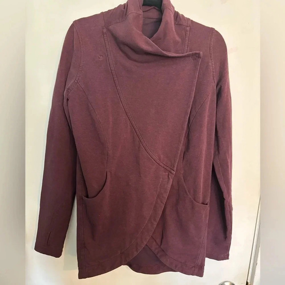 Lululemon burgundy That’s a Wrap Women’s Cardigan jacket Size 6 - Picture 1 of 6
